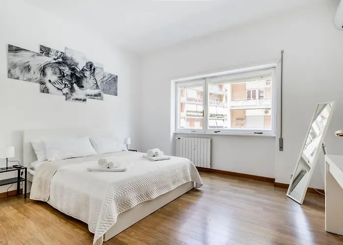 Tiburtina White House *